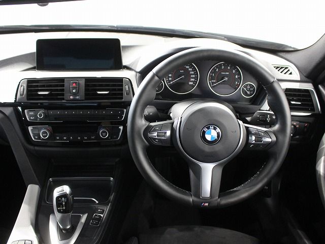 318I SEDAN RHD