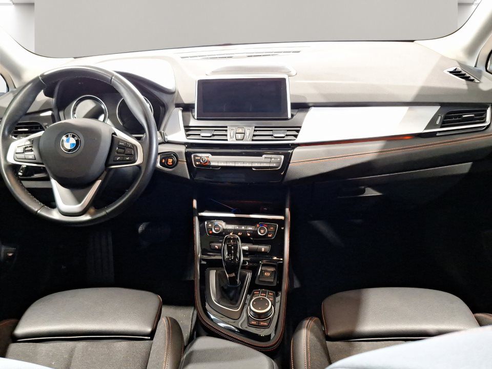 BMW 218