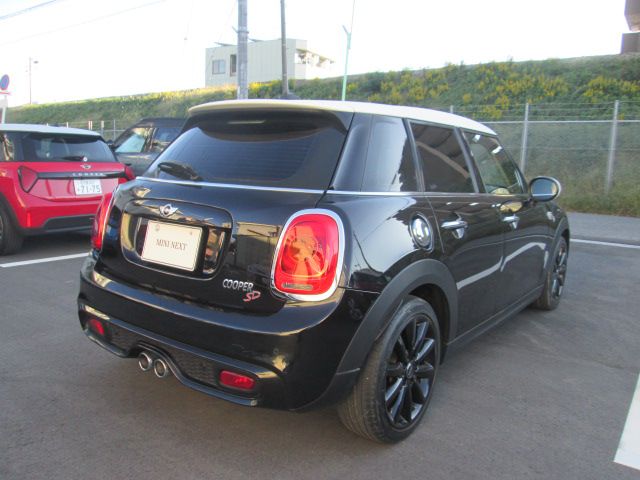 F55 COOPER S D(AT)