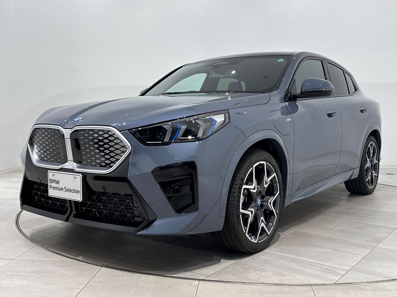 BMW iX2 xDrive30