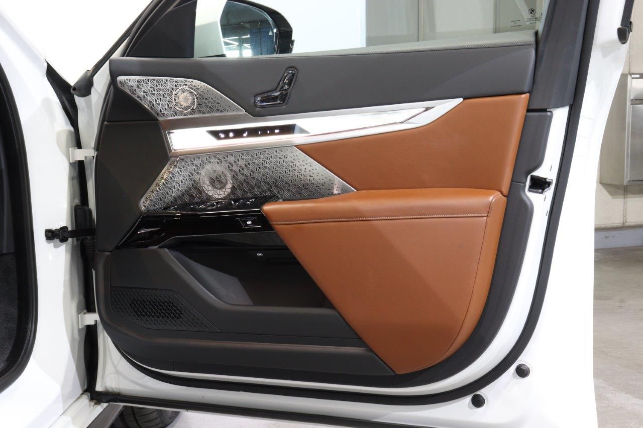 i7 xDrive60 Sedan RHD