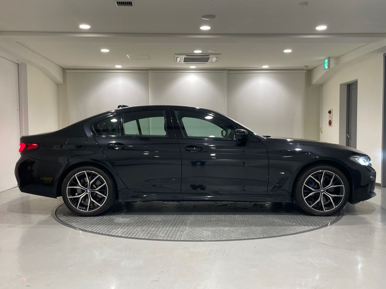 530e Sedan RHD