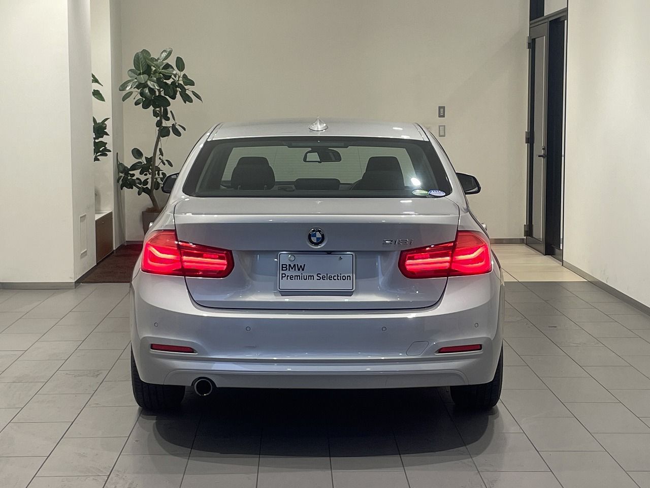 318I SEDAN RHD