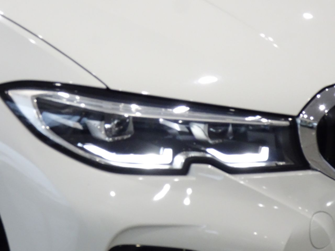 320i Sedan RHD