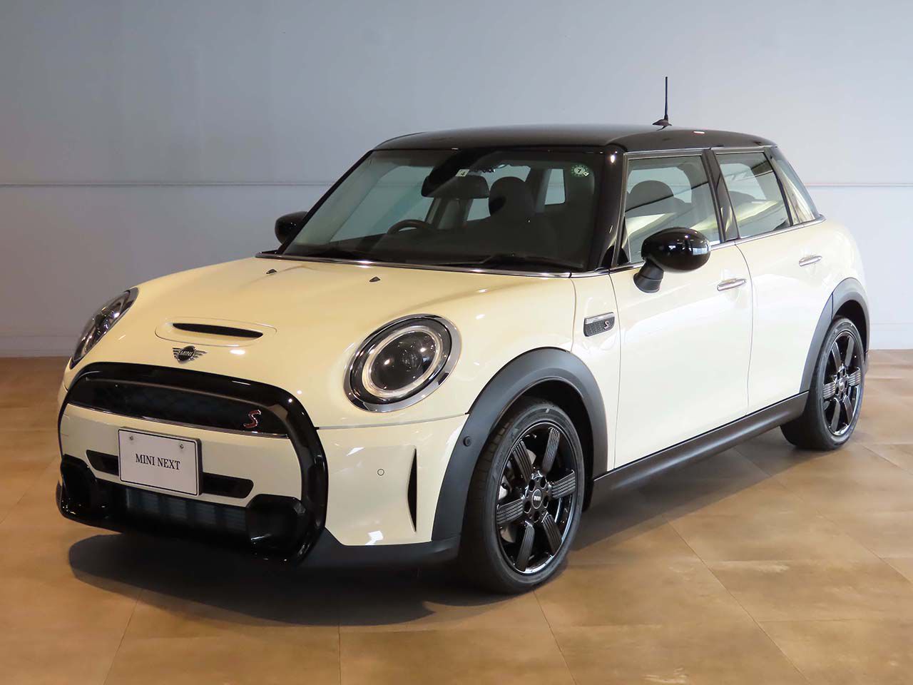 THE NEW MINI COOPER SD 5 DOOR.