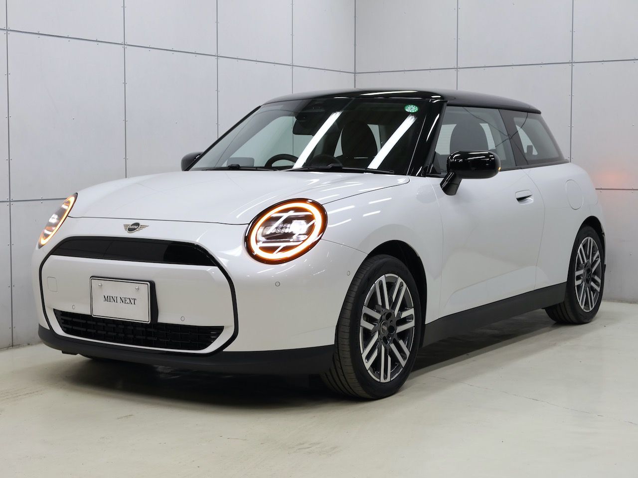 THE NEW ALL-ELECTRIC MINI COOPER E
