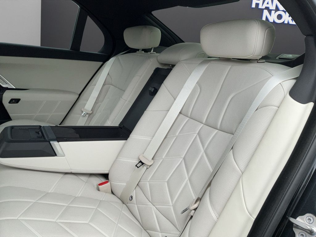 BMW 740