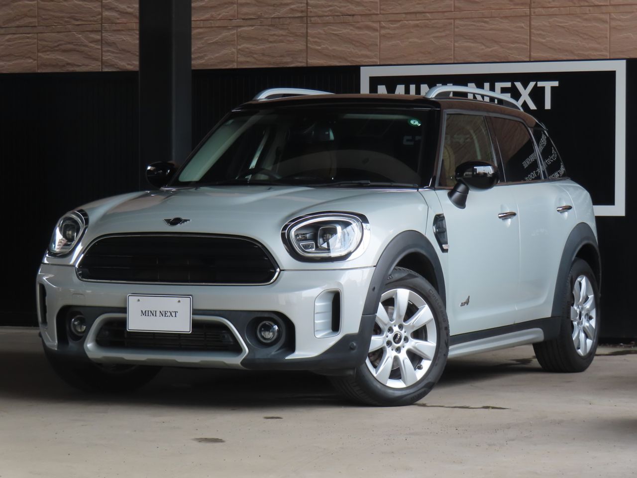 THE NEW MINI COOPER D CROSSOVER ALL4.