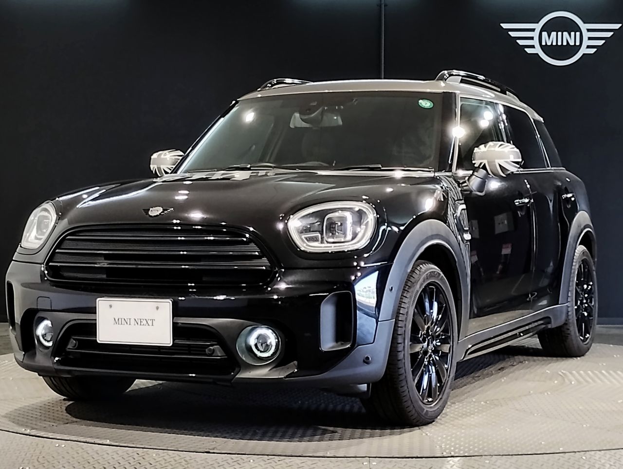 MINI COOPER D CROSSOVER SHADOW EDITION.
