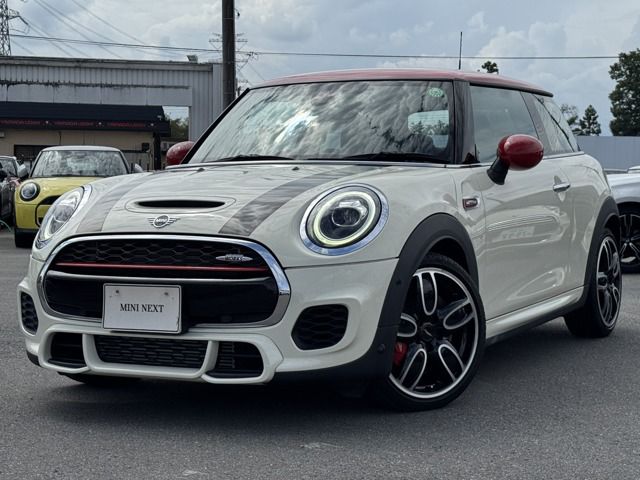 THE NEW MINI JOHN COOPER WORKS.