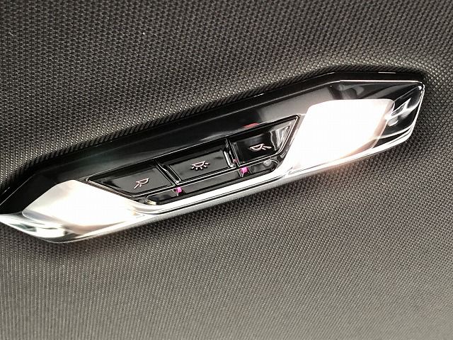 320d xDrive Berline RHD