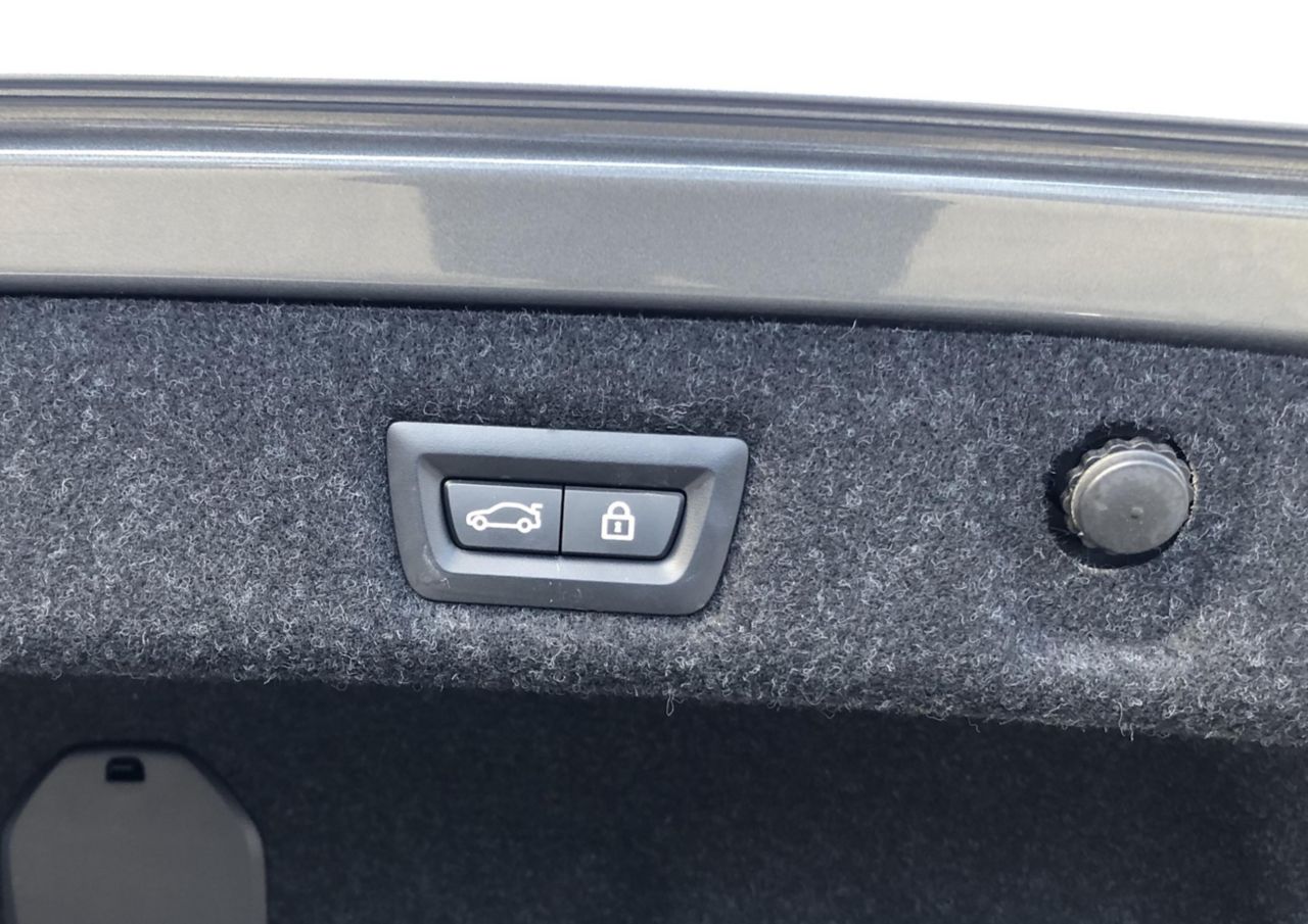 520d xDrive Sedan RHD