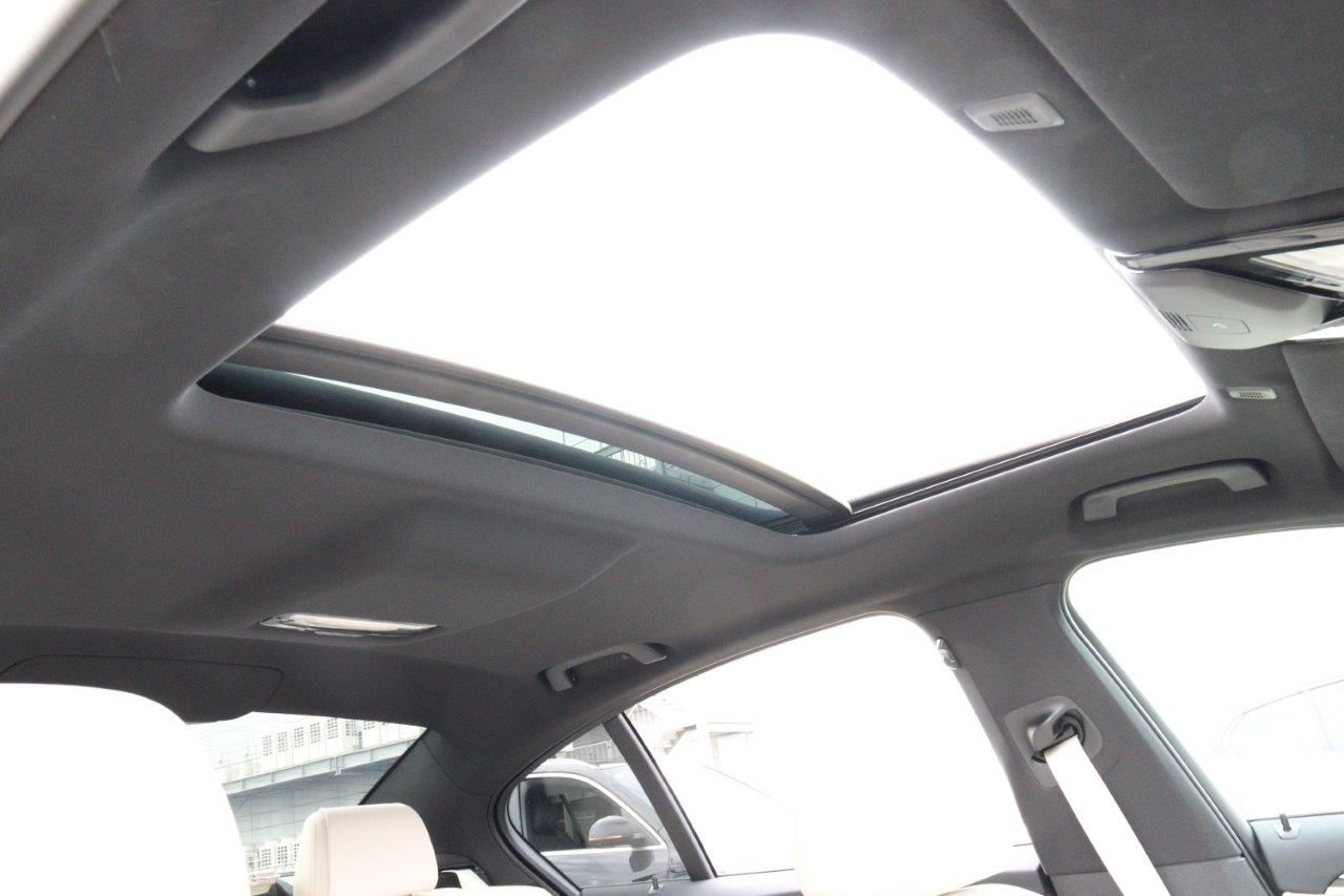 520d xDrive Sedan RHD