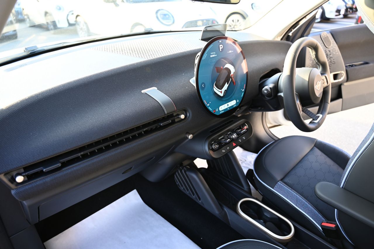J01 MINI Cooper E