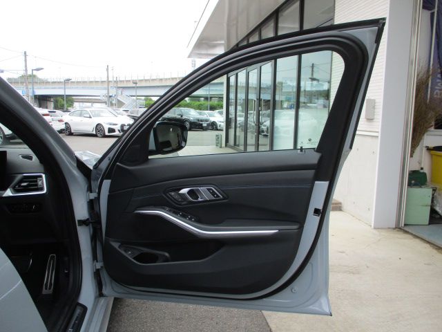 320d xDrive Berline RHD