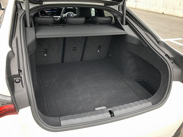 G26 i4 eDrive40 RHD