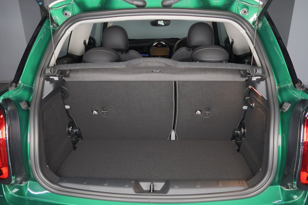 MINI Cooper F56 RHD