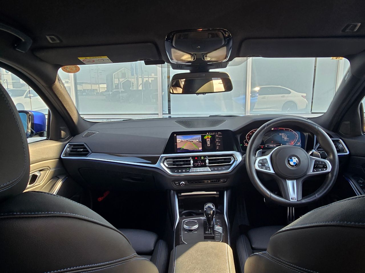 320i Sedan RHD