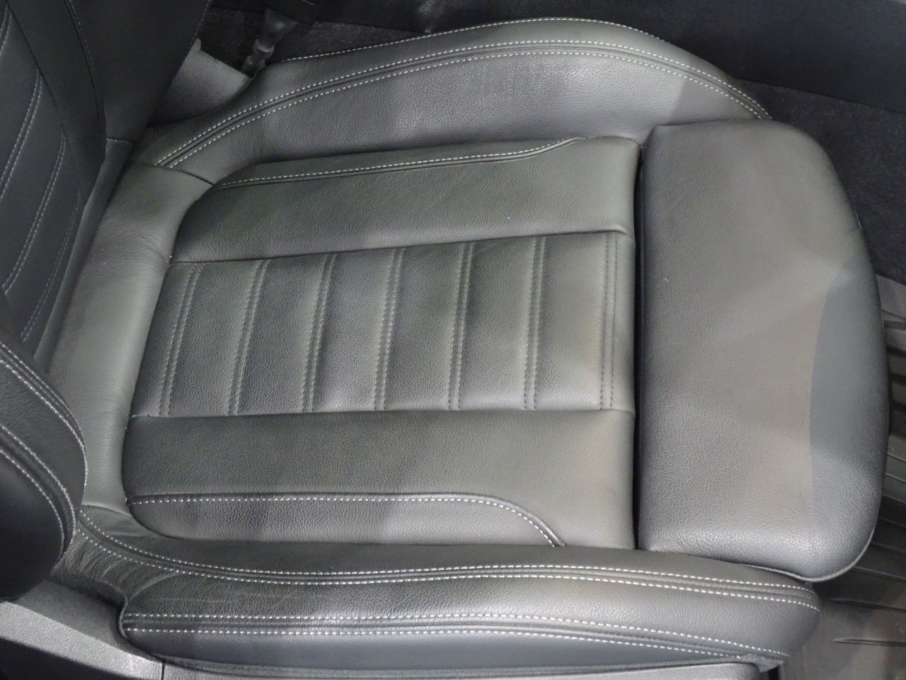320i Sedan RHD
