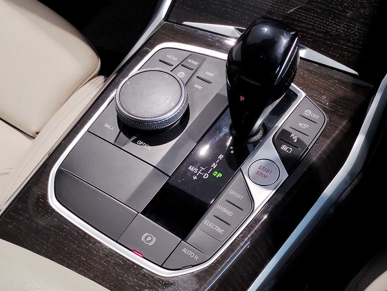 G20 330e Saloon RHD