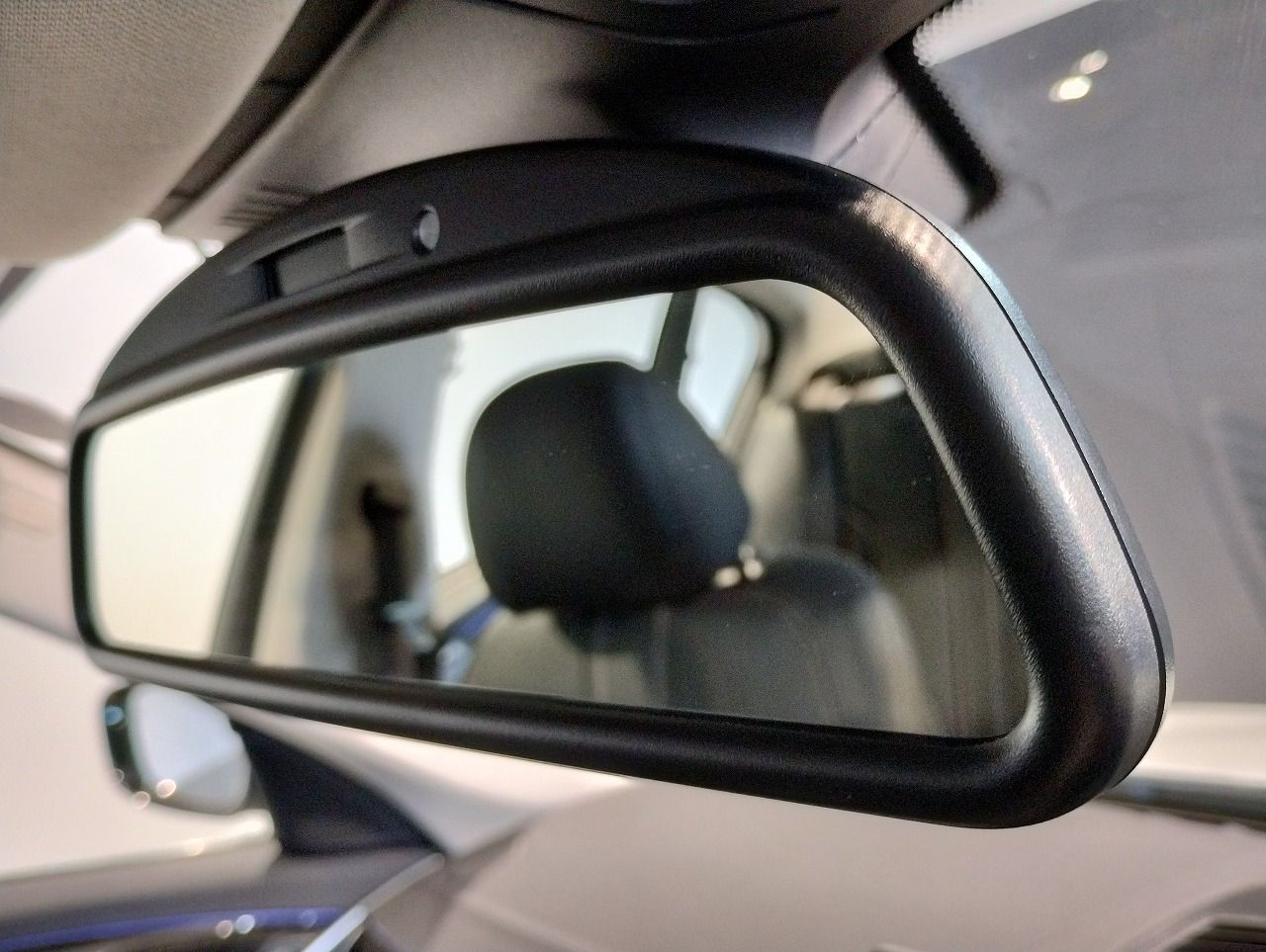523I