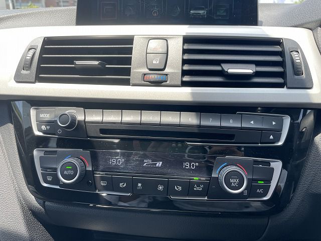 320D SEDAN RHD
