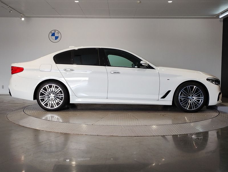 523d M Sport | 520 | 5シリーズ | BMW | 車両 | IUCP JP BMW Website