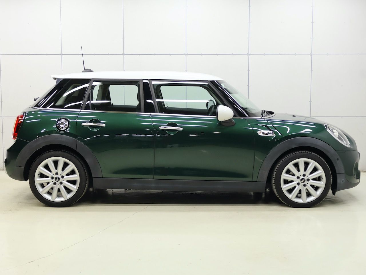 F55 COOPER S D(AT)