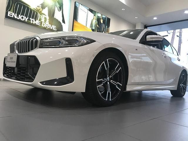 320d xDrive Berline RHD