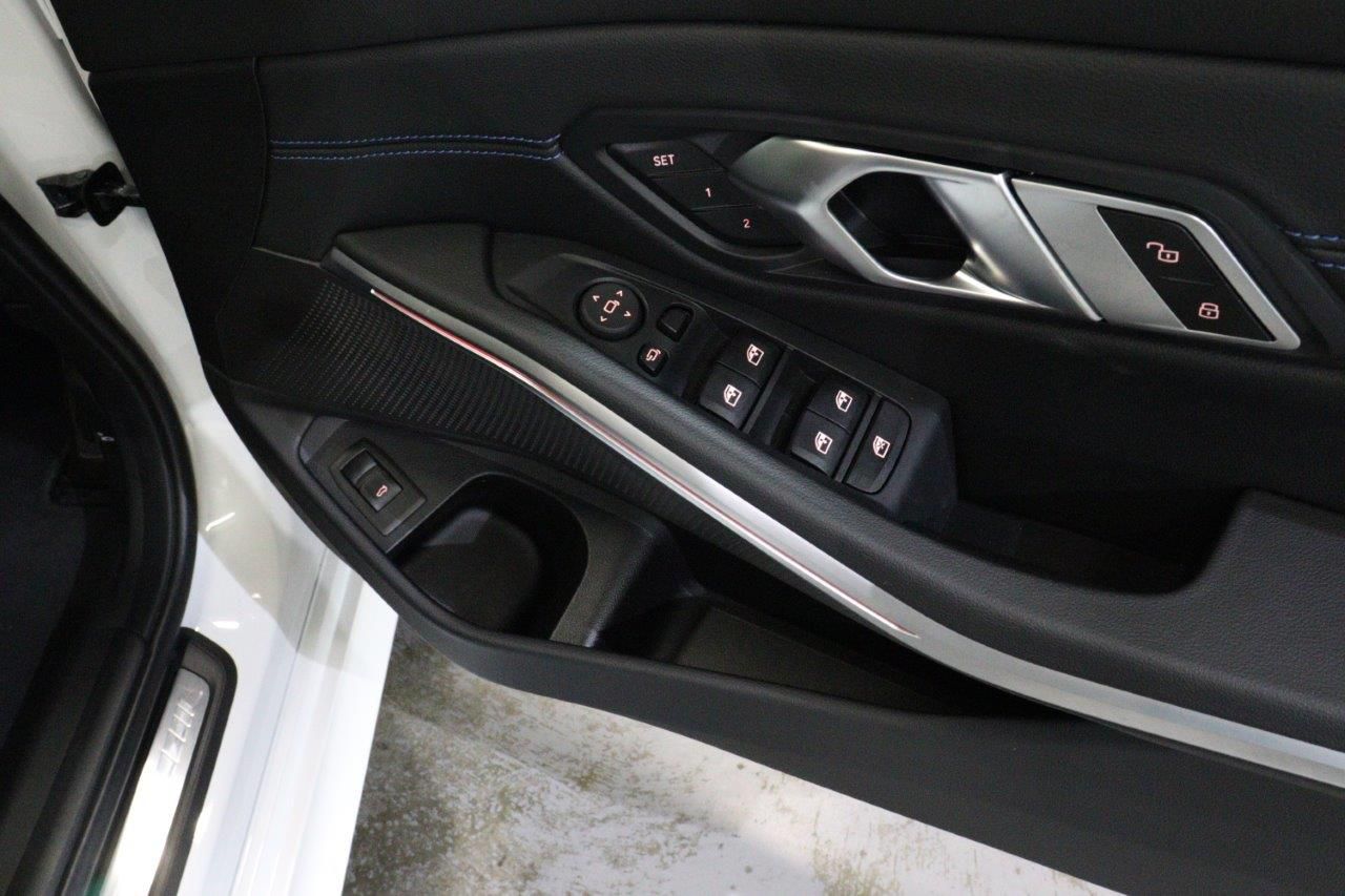 320d xDrive Berline RHD