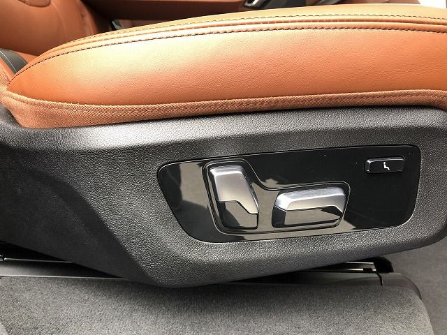 X7 xDrive40d RHD US
