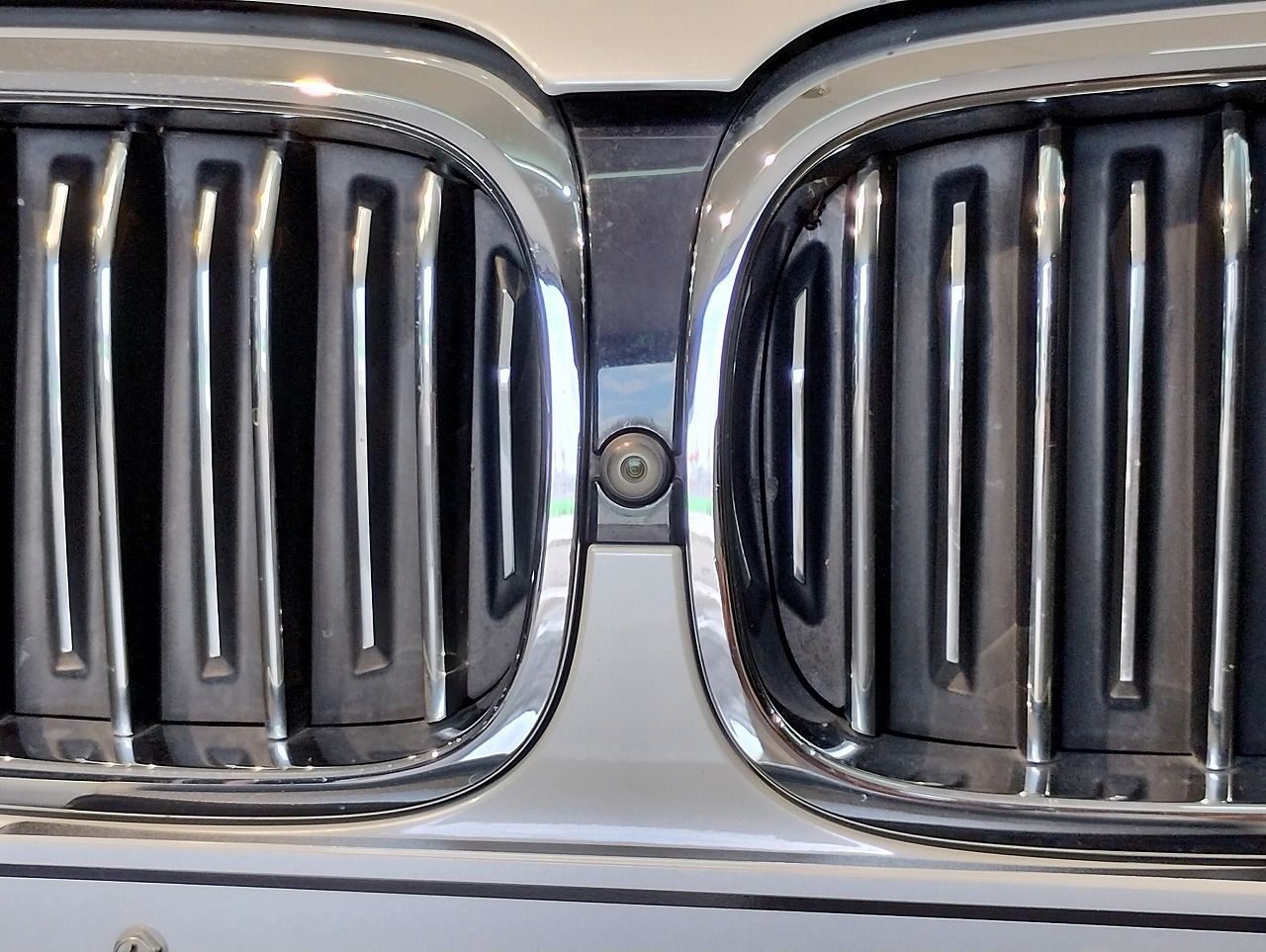 523I