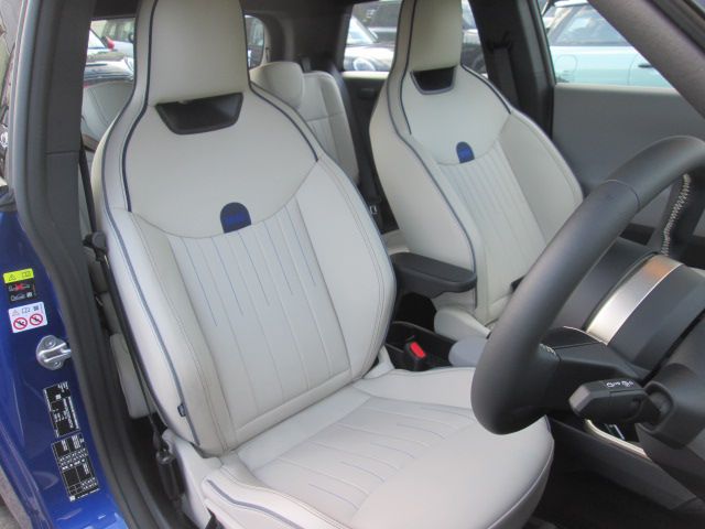 J01 MINI Cooper SE
