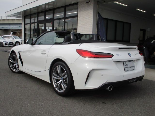 G29 z4 sDrive20i RHD