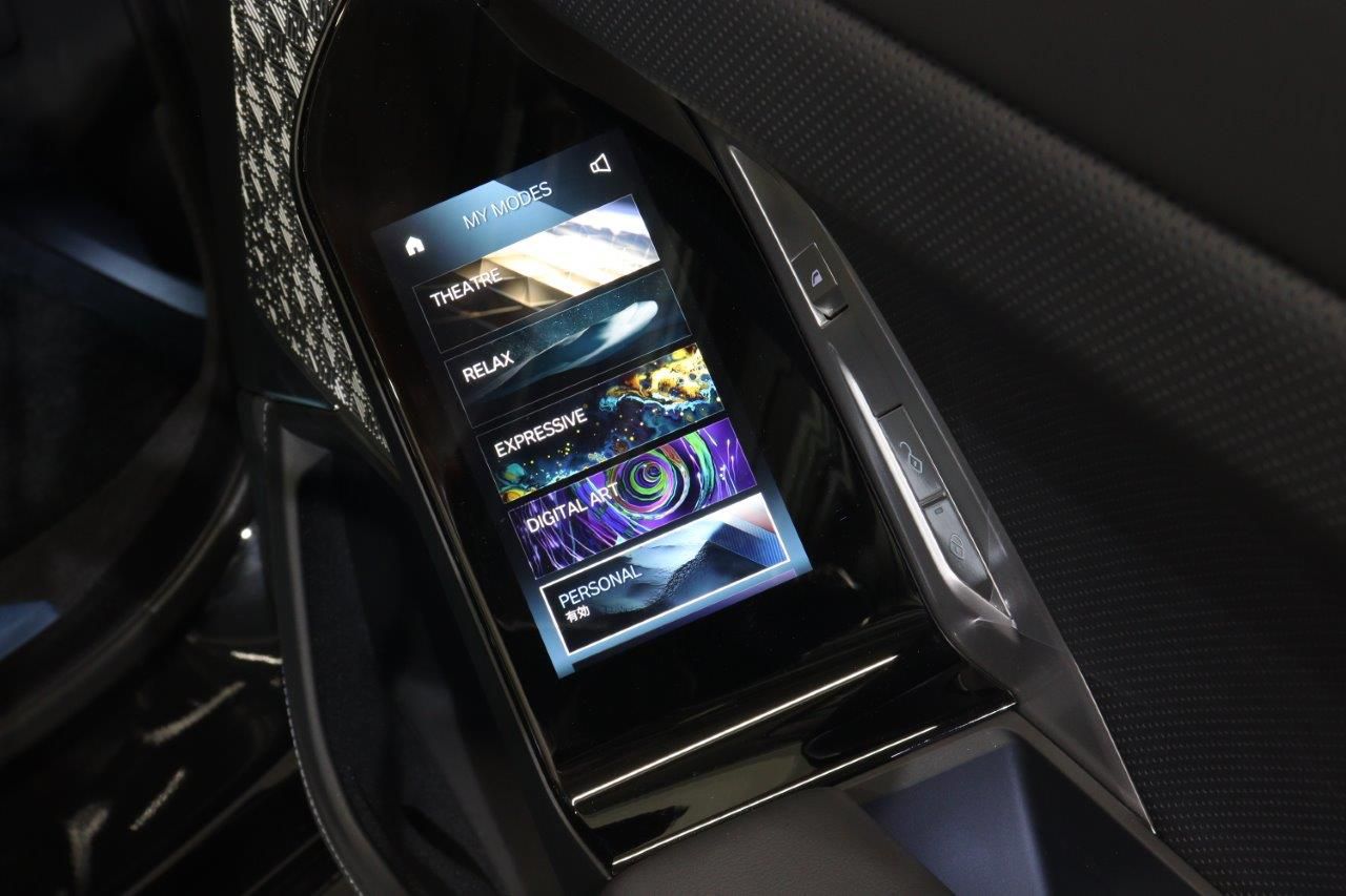 BMW i7 M70 xDrive Sedan RHD