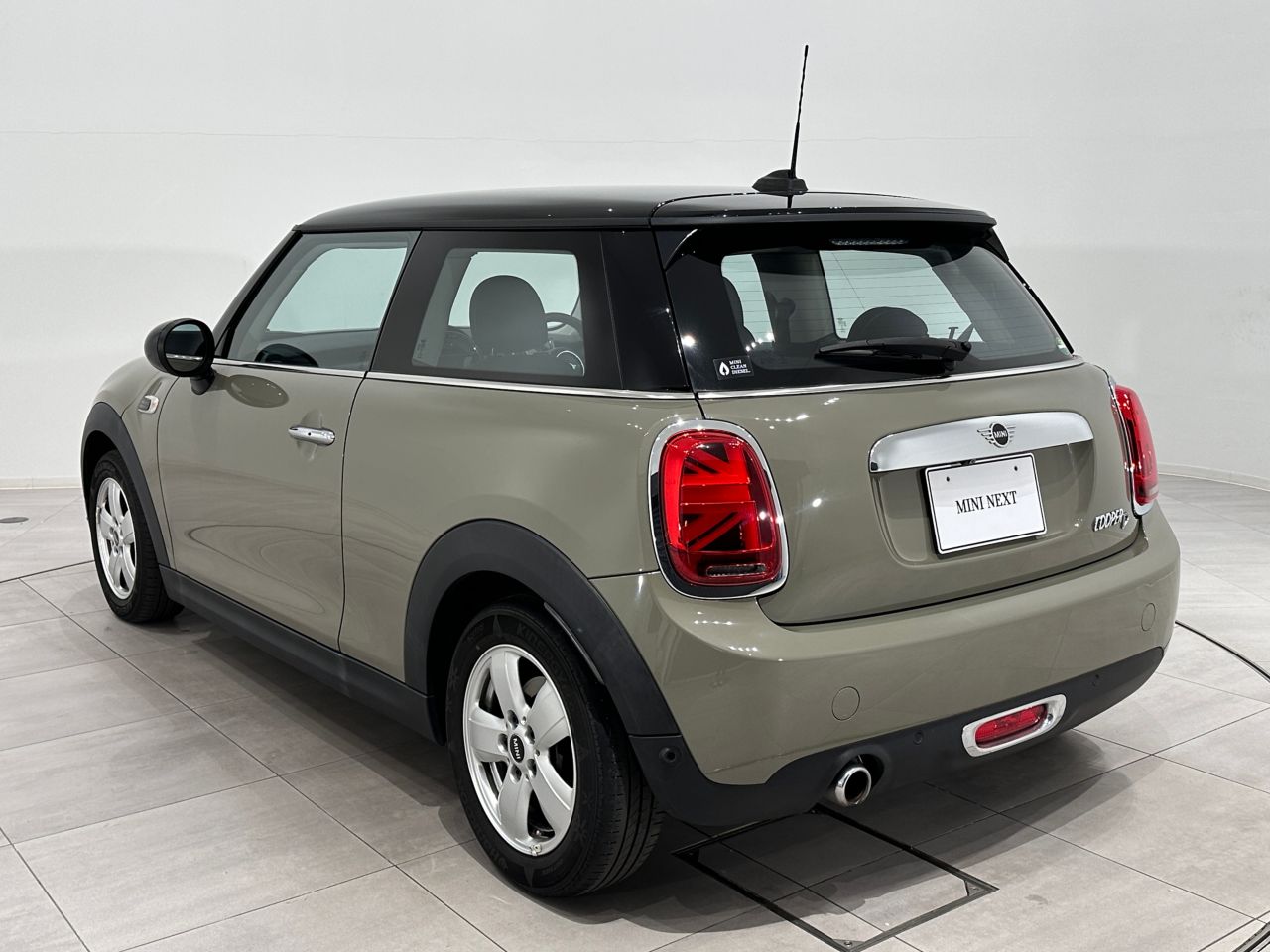 F56 COOPER D (AT)