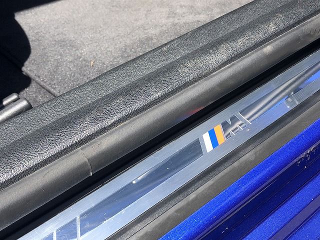 G20 330e Saloon RHD