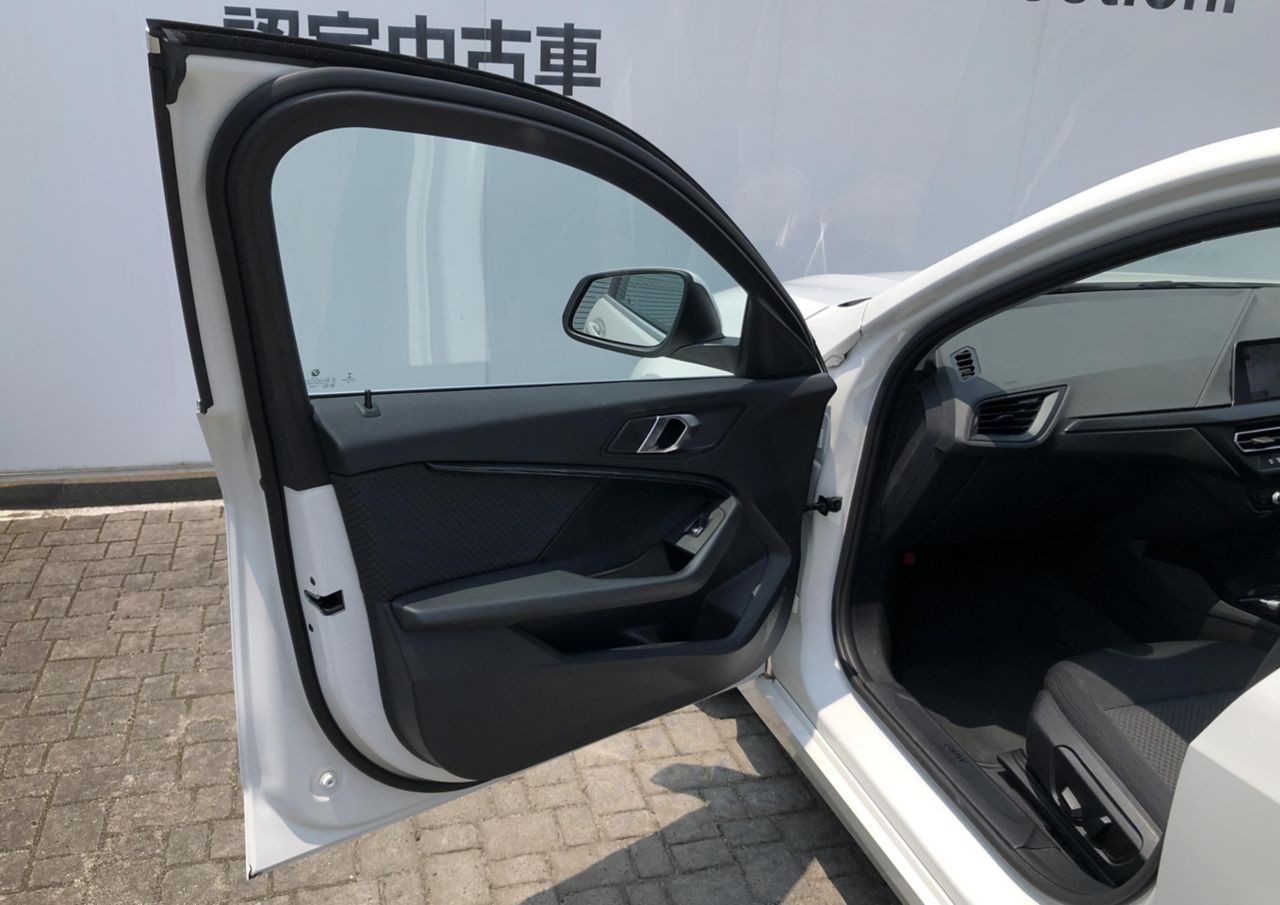F40 118d Sports Hatch 5-door B47 2.0d