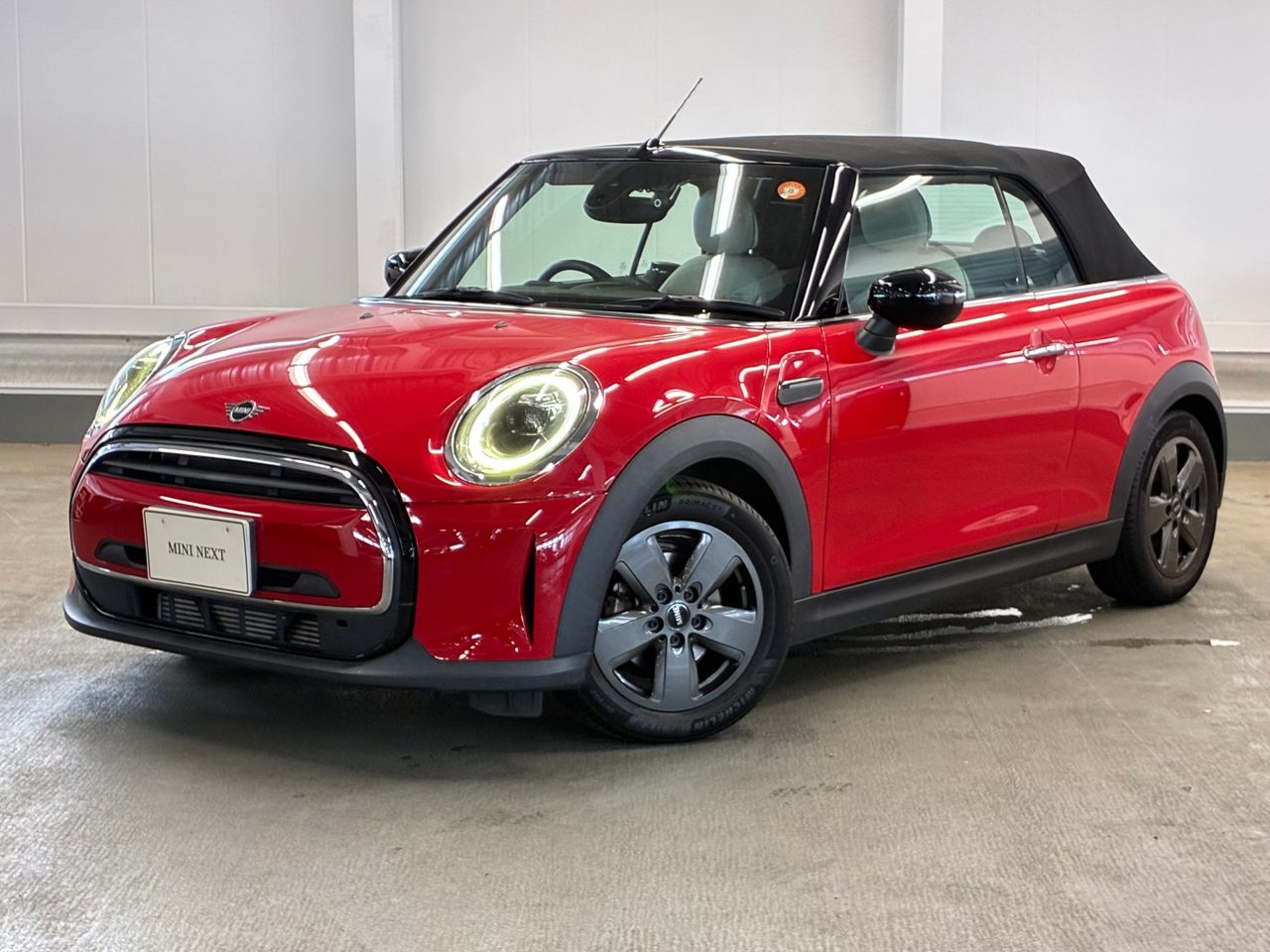THE NEW MINI COOPER CONVERTIBLE.