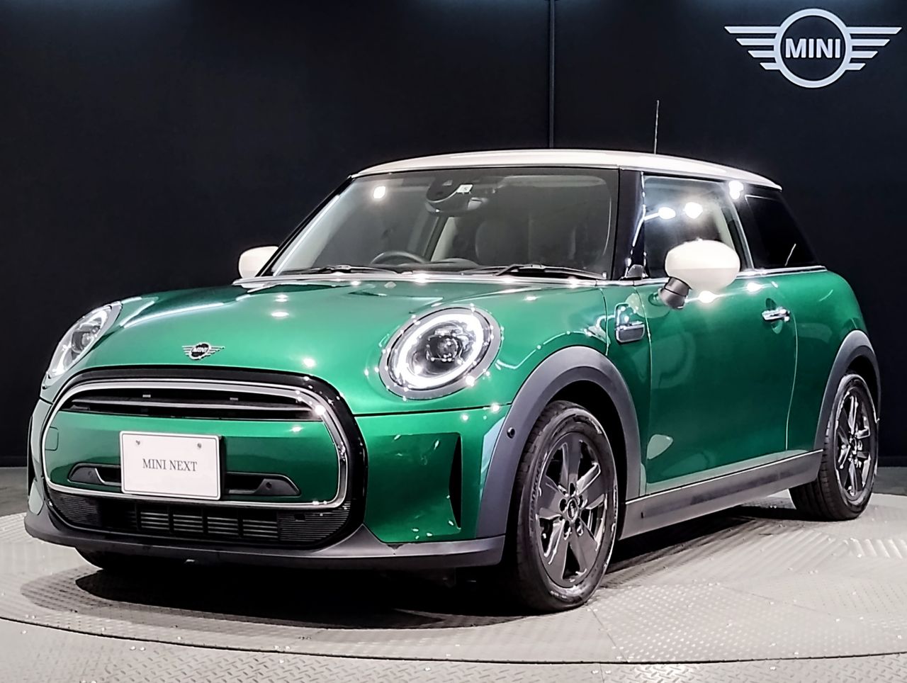 THE NEW MINI COOPER 3 DOOR.