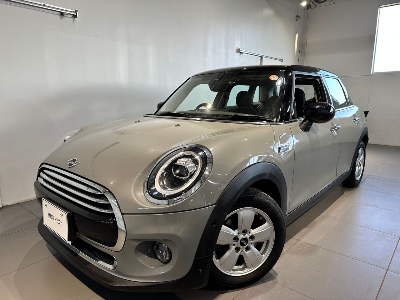 MINI COOPER 5 DOOR.