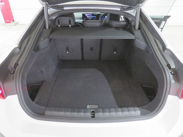 G26 i4 eDrive40 RHD