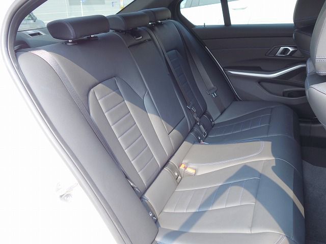 320d xDrive Berline RHD