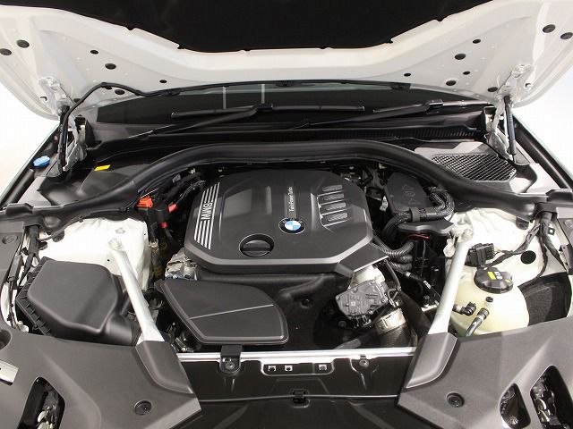 520d xDrive Touring RHD