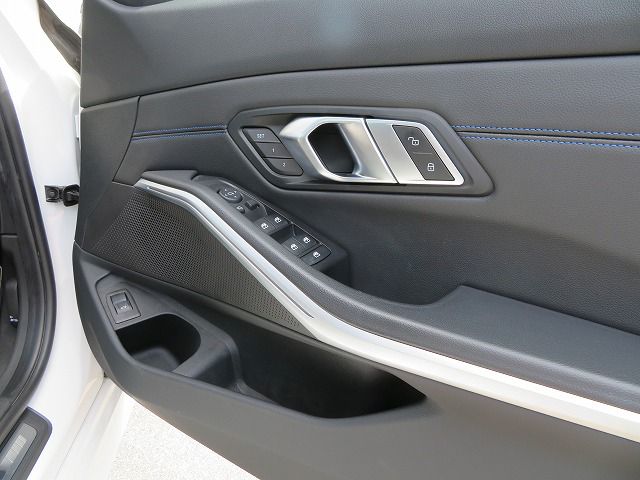 G20 320d xDrive RHD Saloon