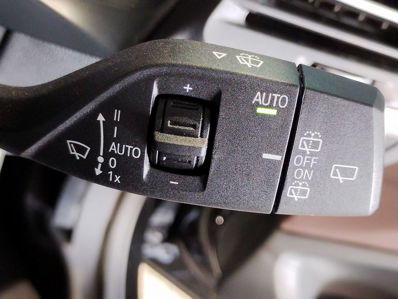 G01 X3 M40d RHD LCI ZA