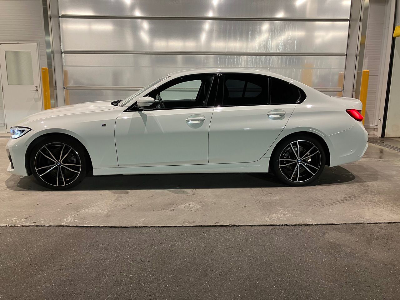 G20 320d xDrive RHD Saloon