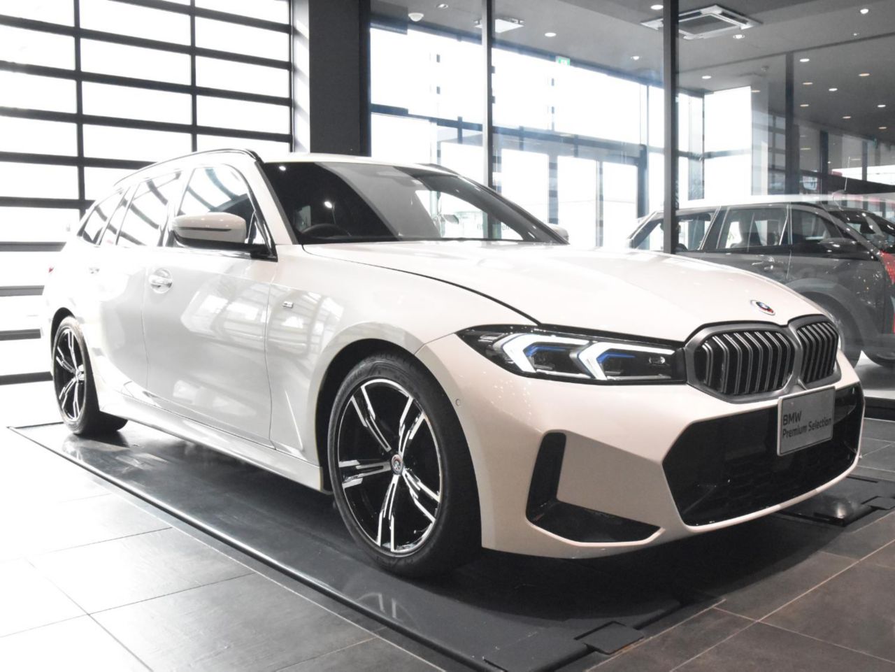 318i Touring RHD