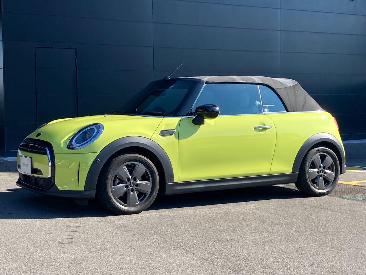 MINI COOPER CONVERTIBLE.
