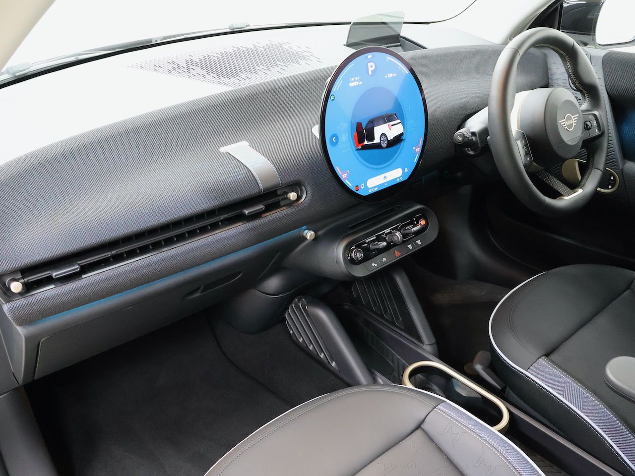 J01 MINI Cooper E